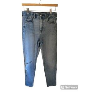 American Eagle Light Wash Destressed Mom Jeans Sz.4